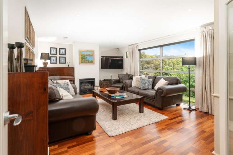 7 Caughley Grove Karori_13