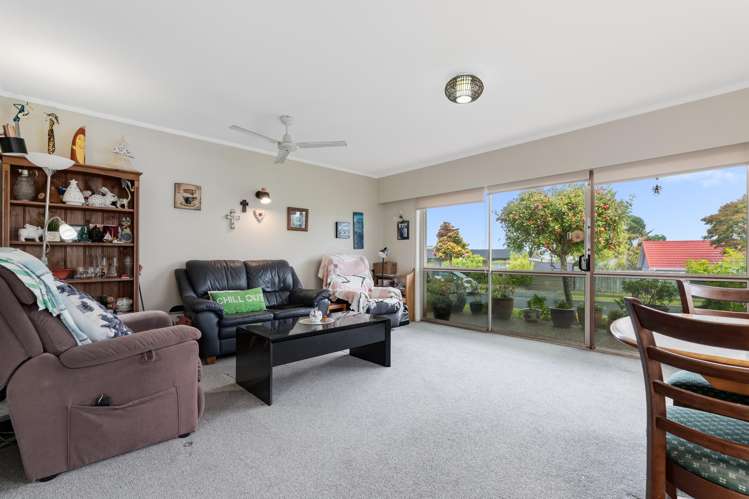1 Sunny Bay Road Matua_10