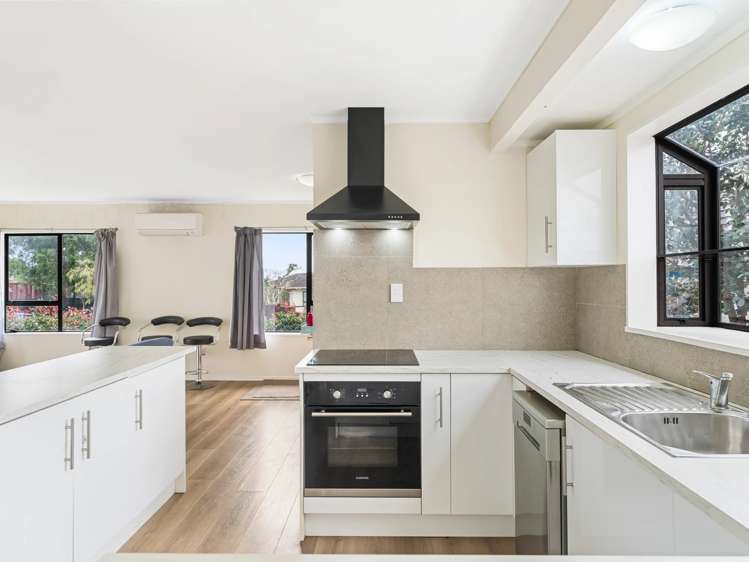 61 Charntay avenue Clover Park_6