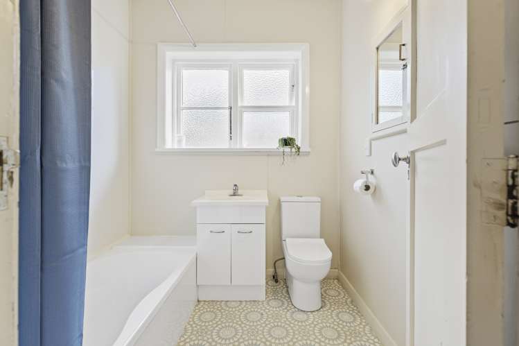 54 Savage Crescent West End_18