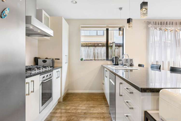 12 Manning Rise Flat Bush_13