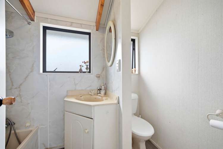 96 & 96A Queen Street Northcote Point_26