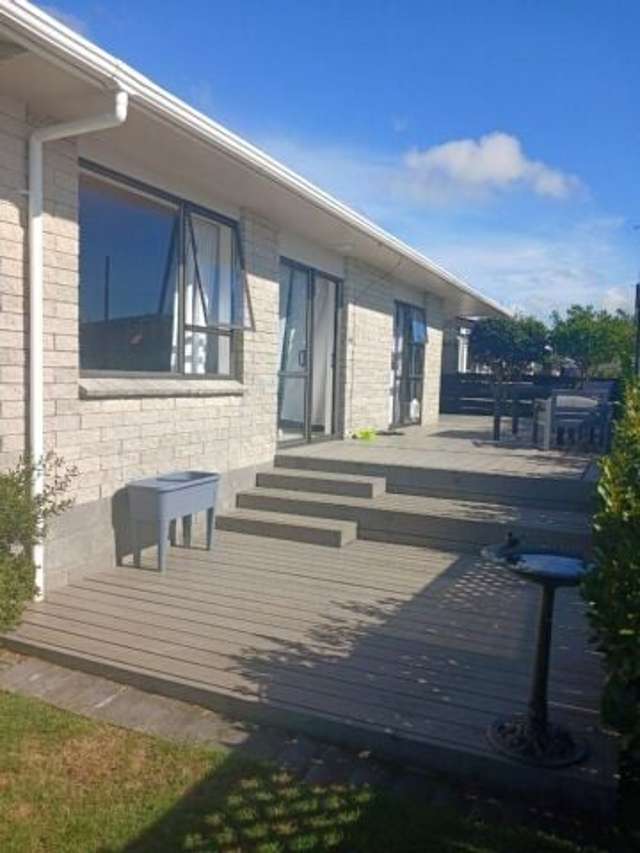 Charming, very sunny, 2BR Townhouse in Vogeltown