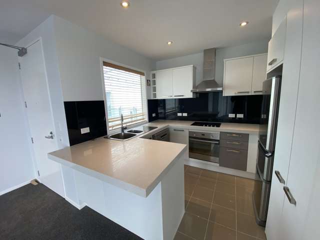 5b/84 Gunner Drive Te Atatu Peninsula_2