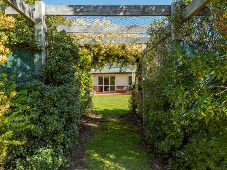 5 Shoreline Place Rarangi_23