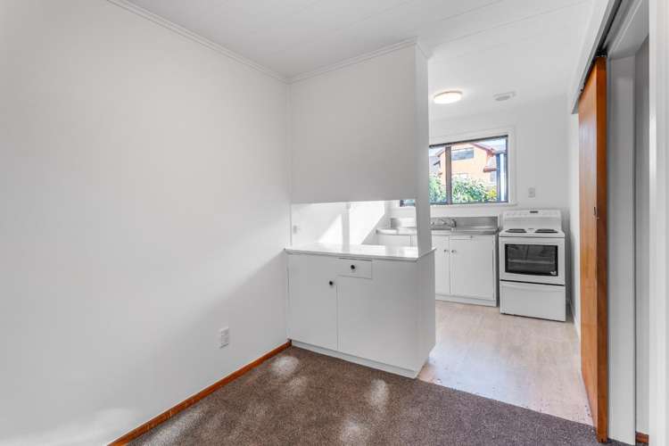2/1546 Dominion Road Extension 10044_4