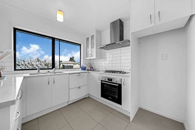 1/6 Tina Place Sunnyhills_7