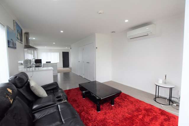 1/67A Metcalfe Road Henderson_3