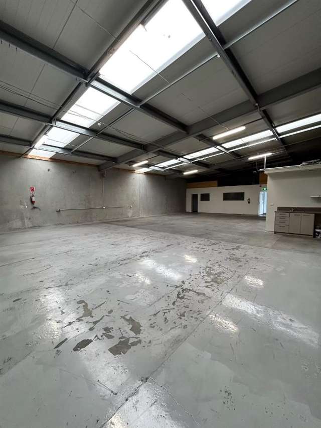 Modern 248sqm Industrial Unit