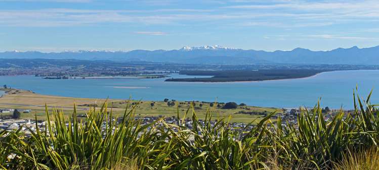 351 Princes Drive Britannia Heights_1