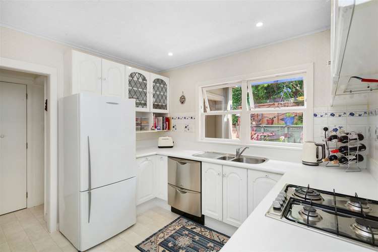 39 Sunrise Boulevard Tawa_6