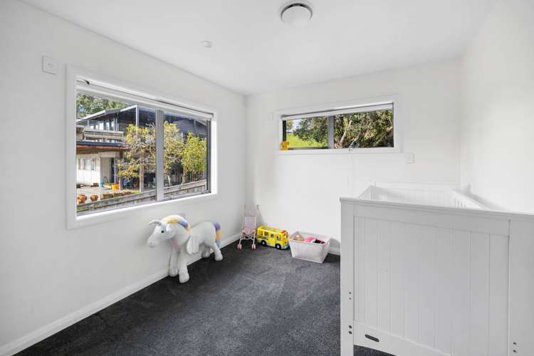 1/4 James Scott Place Te Atatu South_11
