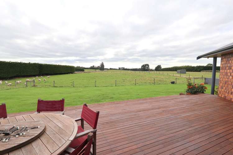 203 Pomona Road East_1