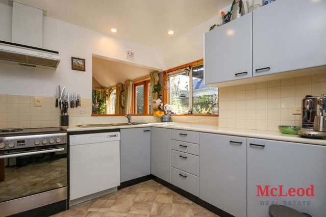 Architecturally Designed Three Bedroom Haven!