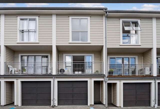 Affordable & Spacious Weatherboard Townhouse