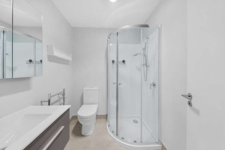 15/11 Ray Small Drive Papakura_10