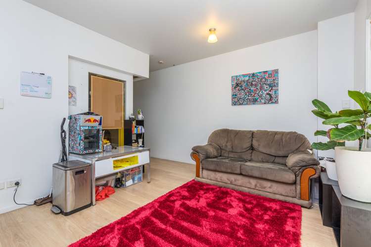 212/10 Flower Street Eden Terrace_5