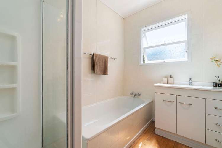 46 Sylvan Crescent Te Atatu South_15