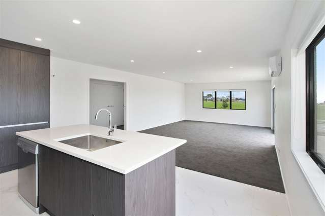 3 Korowhiti Road Clarks Beach_3