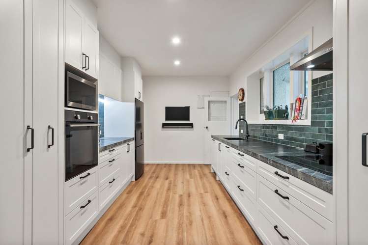 646 West Coast Road Oratia_10