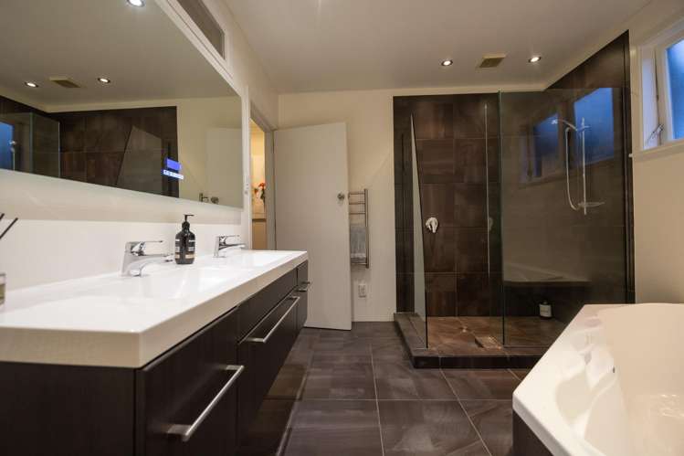 24 Moerangi Street West End_20