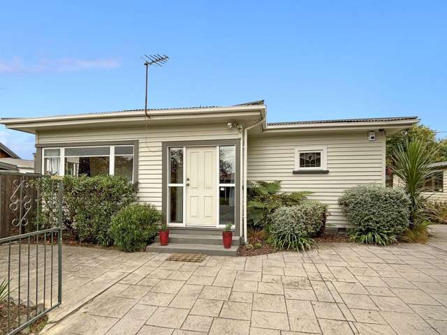 SPREYDON - THREE BEDROOMS , HEATPUMP, SINGLE GARAGE