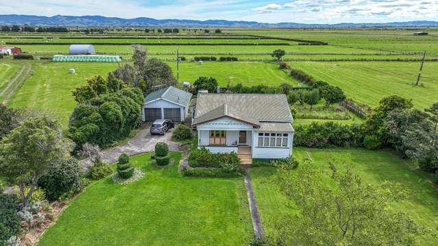 Do you want that in cash or in sheep? $1.4m for Ngatea farm house with weird sales history