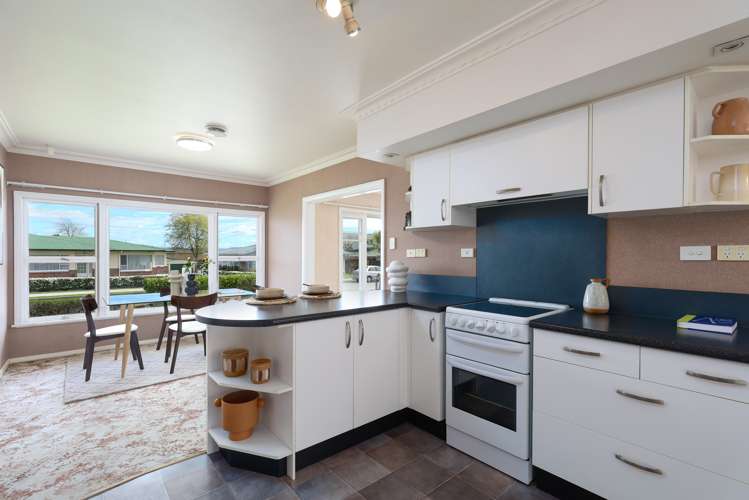 23 Neale Avenue Stoke_9