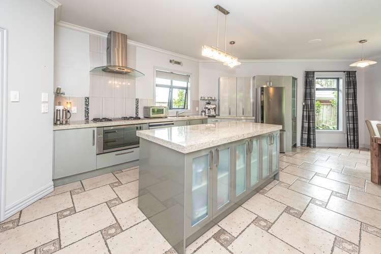 29 Lithgow Drive Otamatea_13