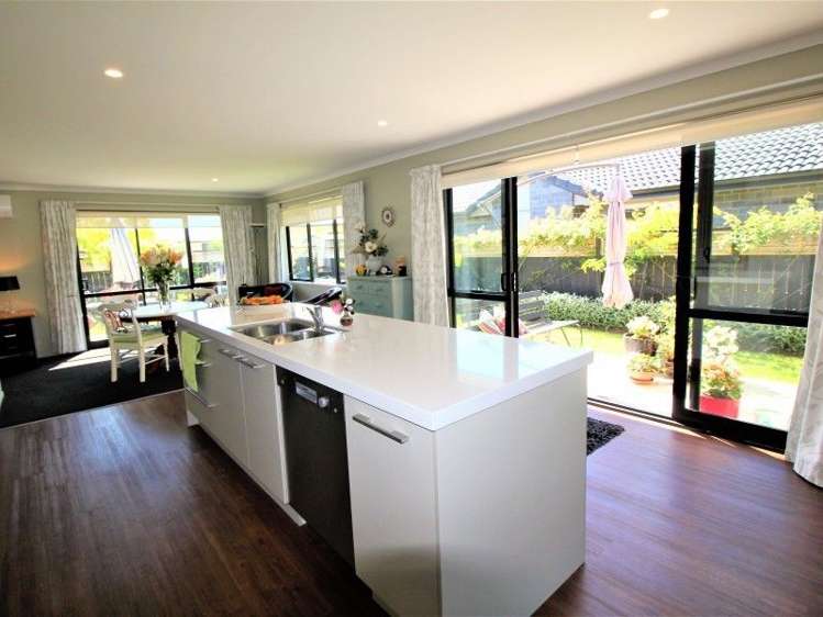 37 Plescher Crescent Leamington_8