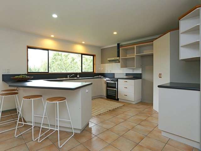 33 Cedar Road Te Awanga_3