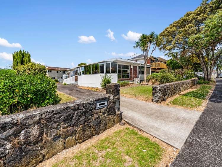 6 Yorkton Rise Mangere Bridge_14