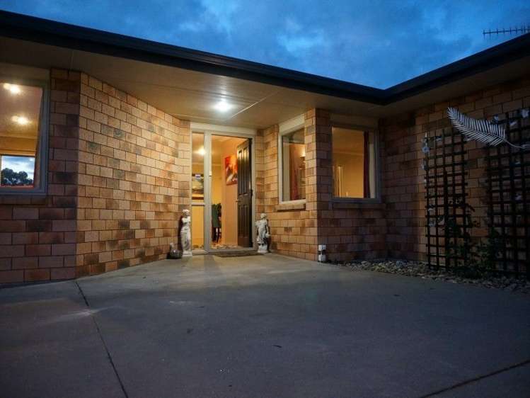 176 Young Road Waitohi_28