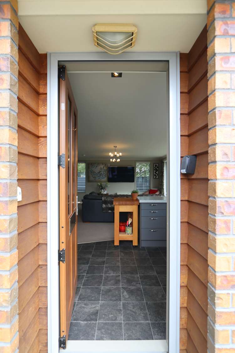 387 Herbert Street Windsor_19