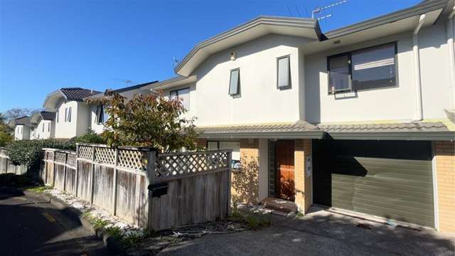 Spacious Three Bedroom Property in New Lynn