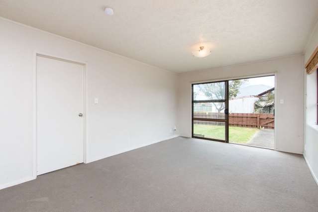 2/6 Miami Street Mangere East_4