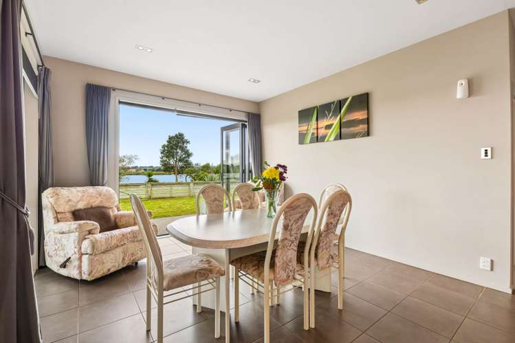 8 Brechin Place Wattle Downs_10