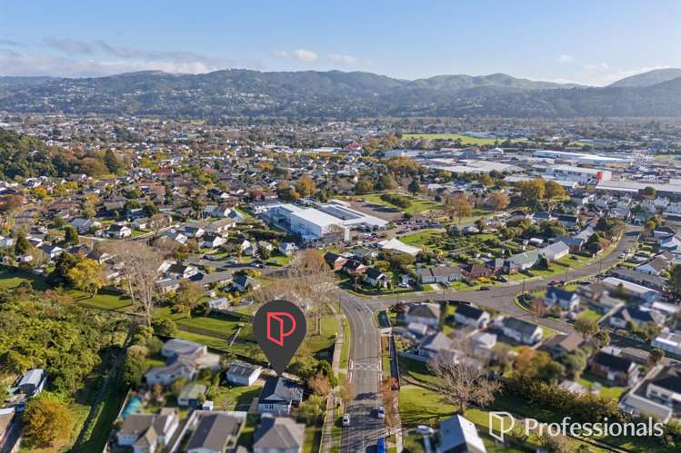 88 Waddington Drive Naenae_14