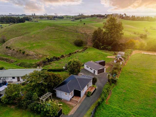 Charming 3-Bedroom Home with Rural Elegance!