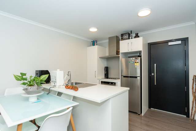 103/17 Vialou Street Hamilton Central_3