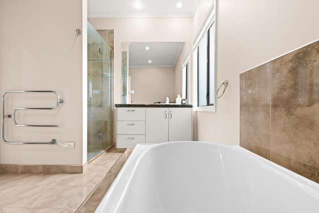 2 Delta Mews Place Clive_3