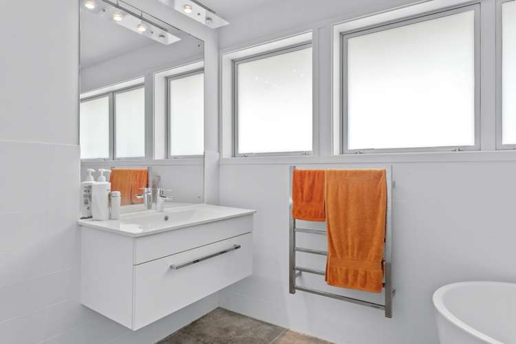 1/64 Seaview Road Castor Bay_18