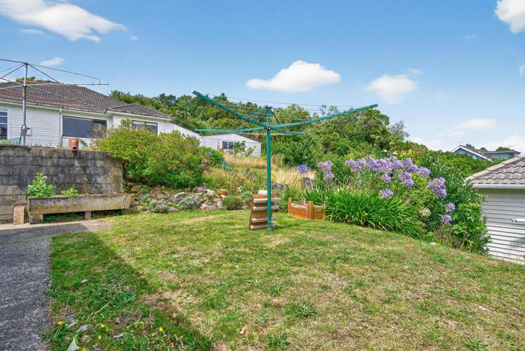 5 Burden Avenue Wainuiomata_21