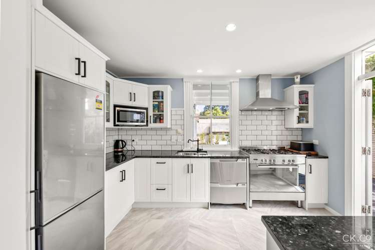 2 Barton Road Heretaunga_6