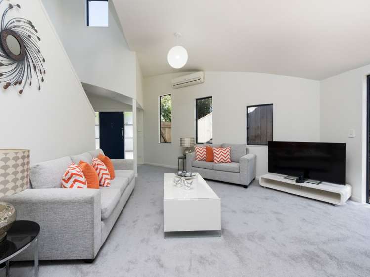 2/607 Glenfield Road Totara Vale_1