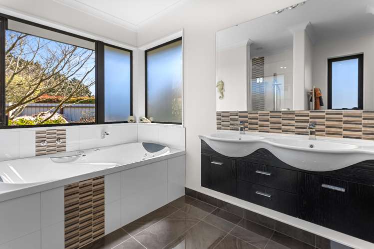 2 Leyland Crescent Swannanoa_14