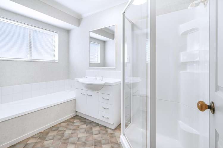 18 John Webb Drive Glenview_15