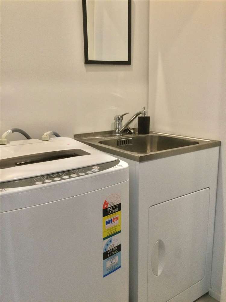 36 Ceramic Lane New Lynn_10