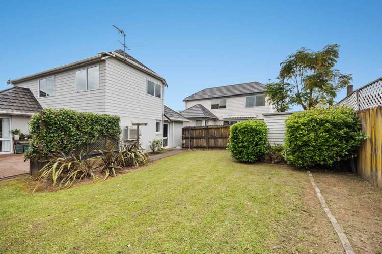 2/26 Headcorn Place Botany Downs_11