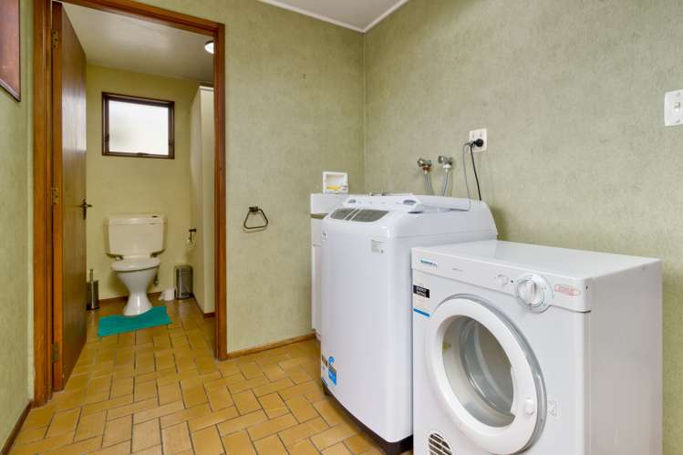 11 Deakin Place Clive_14